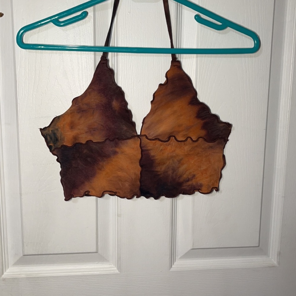 brown tank top
